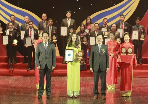 Tân Á Đại Thành nhận giải thưởng Top 10 Nhãn hiệu hàng đầu Việt Nam 2017